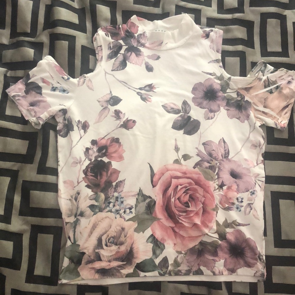 Women’s floral cold shoulder top